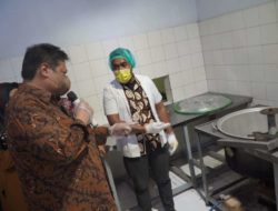 Kunjungi pabrik pengalengan makanan di Yogyakarta, Airlangga: UMKM bisa go internasional