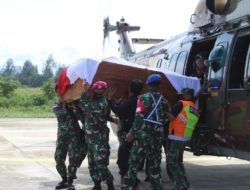 Jenazah dua anggota marinir yang tewas di Nduga dievakuasi ke Timika