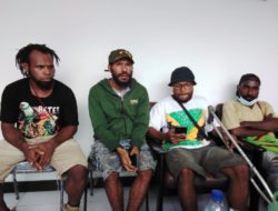 Polisi sempat memaksa Jubir Petisi Rakyat Papua beritahukan password email