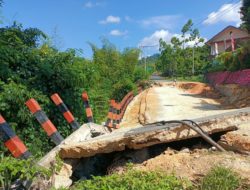 Konstruksi jalan alternatif di samping kantor Wali Kota Jayapura harus jelas