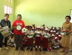 Bank Mandiri bantu 300 pasang sepatu ke murid SD di Wamena