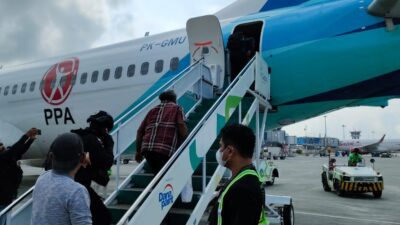 Tim penyidik KPK terbangkan Bupati Mimika ke Jakarta