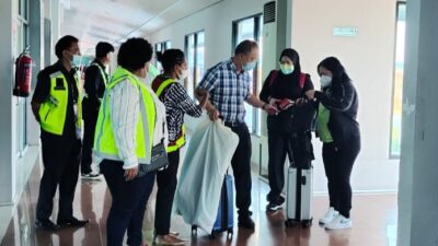 Tim dokter dari Singapura untuk Lukas Enembe tiba di Jayapura 