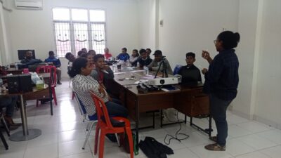Jurnalis masyarakat adat dibekali materi mobile jurnalism jelang KMAN VI di Kabupaten Jayapura