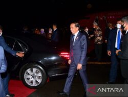 Jokowi dan Ibu Negara Iriana tiba di Surakarta