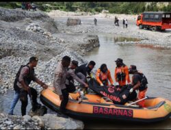 Polres Jayawijaya – Basarnas evakuasi jenazah yang ditemukan di Sungai Wouma