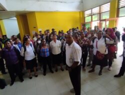 Ratusan tenaga guru kontrak di Kabupaten Jayapura ikut tes tertulis dan wawancara