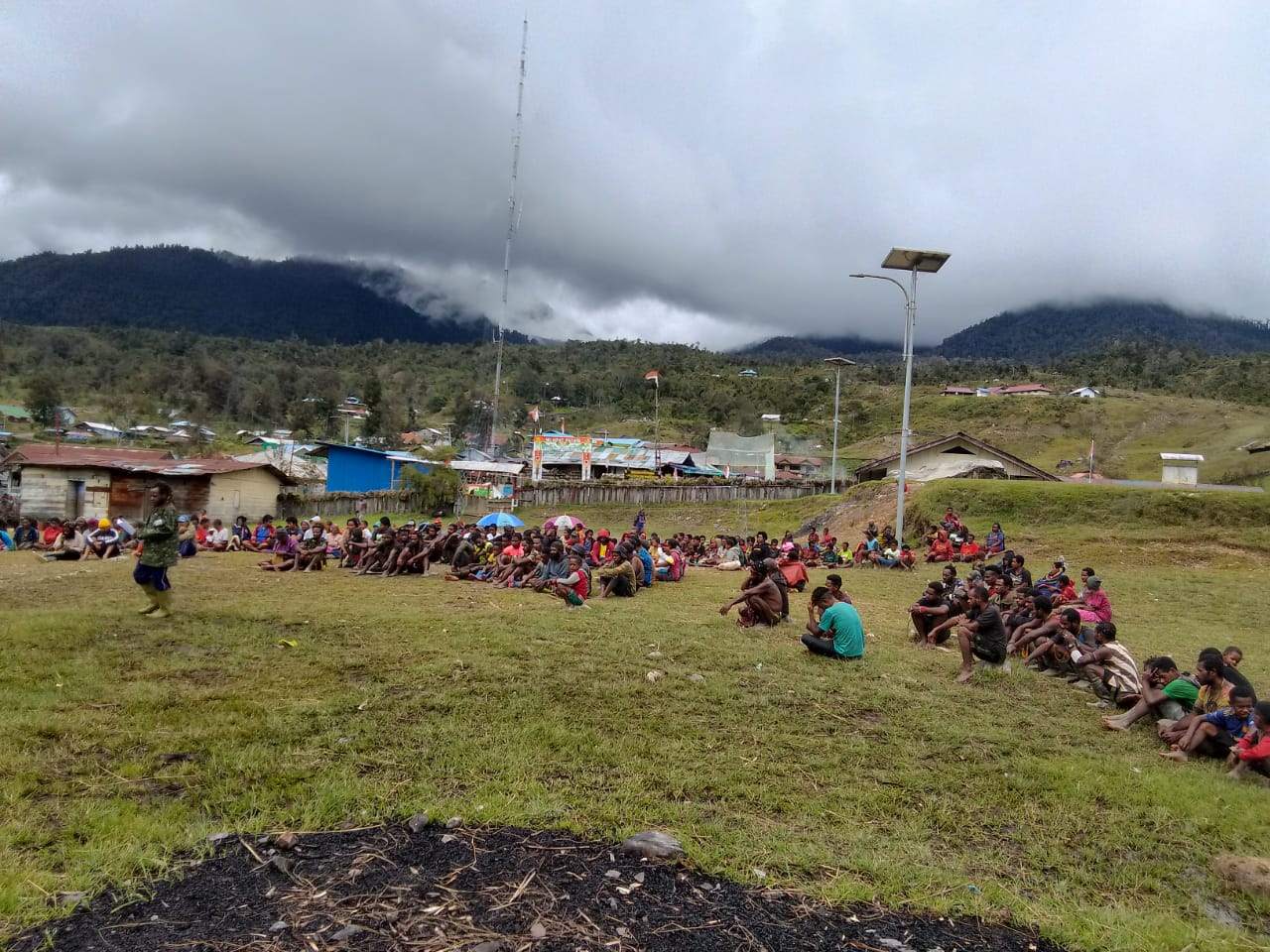 Warga dari Distrik Yugumowak dan Distrik Mageabume mengungsi ke Sinak