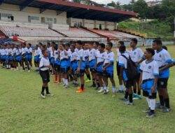 Papua Football Academy seleksi  pemain U15 di Stadion Mandala