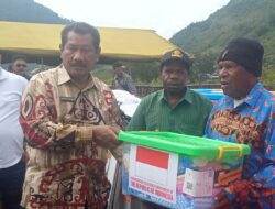 Pemkab Jayawijaya dan BNPB Pusat salurkan bantuan di Walaik