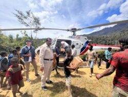 Pemkab Jayawijaya sewa helikopter salurkan bantuan korban longsor di Kampung Elarek
