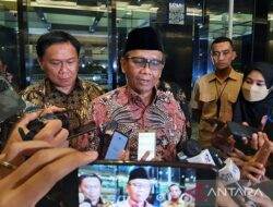 Presiden Jokowi tunjuk Menkopolhukam Mahfud MD sebagai Plt. Menkominfo
