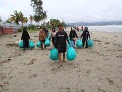 Antara Papua gelar aksi bersih pantai