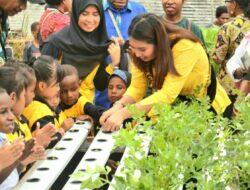 Anak PAUD di Kepi belajar menanam sayuran hidroponik