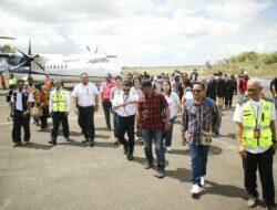 Pj Bupati Mappi dan Ketua DPRD Mappi ikuti penerbangan perdana Trigana Air ke Kepi