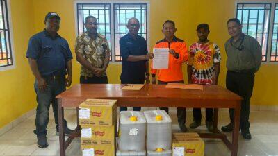 PTFI serahkan bantuan bahan makanan kepada korban banjir dan longsor di Tembagapura