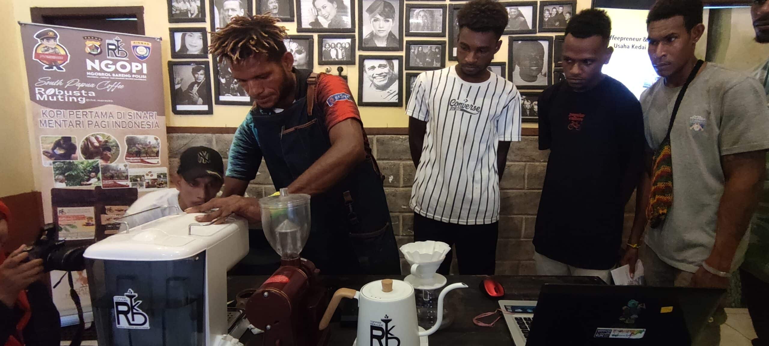 Rumah Kopi D’waroeng melatih anak muda asli Papua menjadi barista 8 Rumah Kopi D'waroeng