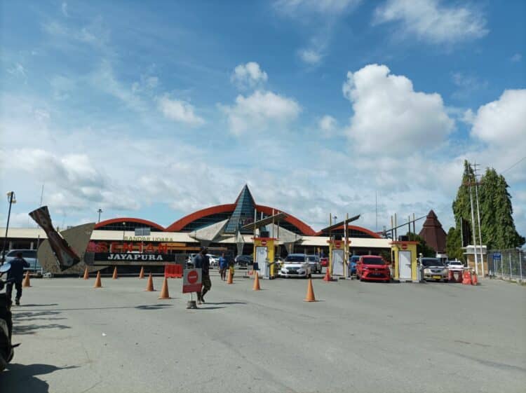 Bandara Dortheys Hiyo Eluay