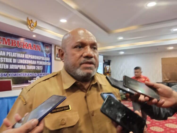 Kehadiran dan kebijakan kepala distrik harus bermanfaat bagi masyarakatnya 1 Kepala Distrik