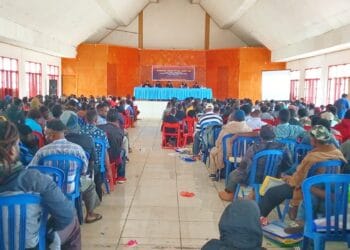 Ketua KPU Kabupaten Lanny Jaya sedang menjelaskan bimtek kepada KPPS di Wamena, Jayawijaya, Provinsi Papua Pegunungan, Rabu (20/12/2023). - Jubi/CR- 10