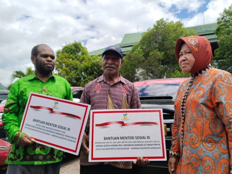 Kementerian Sosial salurkan bantuan logistik dan kendaraan untuk gereja 1 Kendaraan