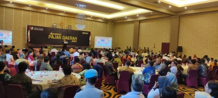 Bapenda Merauke berikan penghargaan kepada wajib pajak 1 Bapenda Merauke