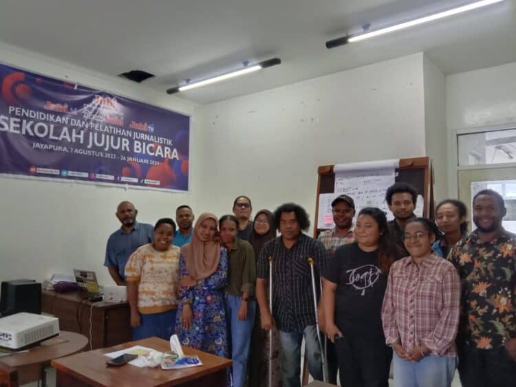 Sekolah Jujur Bicara calon wartawan Jubi resmi ditutup 1 Sekolah Jujur Bicara