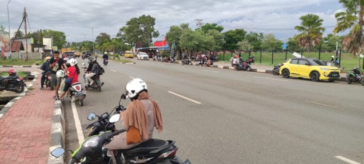Internet di Merauke alami gangguan lagi, pelaku usaha hingga Ojol mengaku rugi 1 Pengemudi di Merauke cari internet