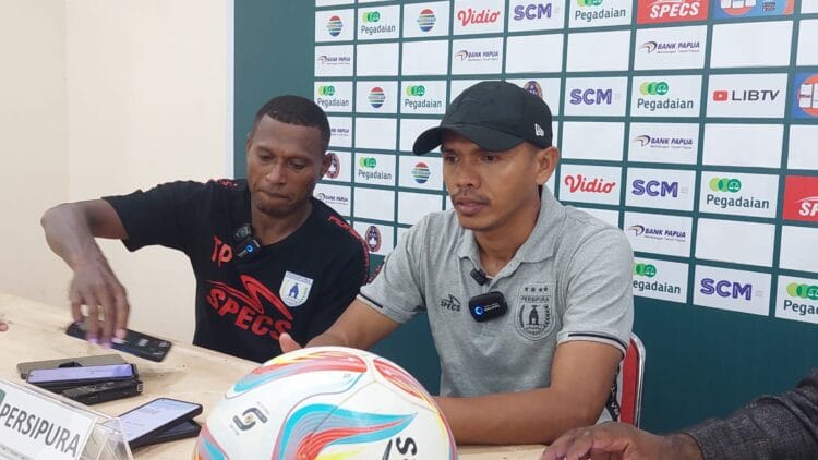 Kemenangan Persipura atas Kalteng Putra dipersembahkan untuk Pdt Mesak Koibur 1 Ricardo Salampessy