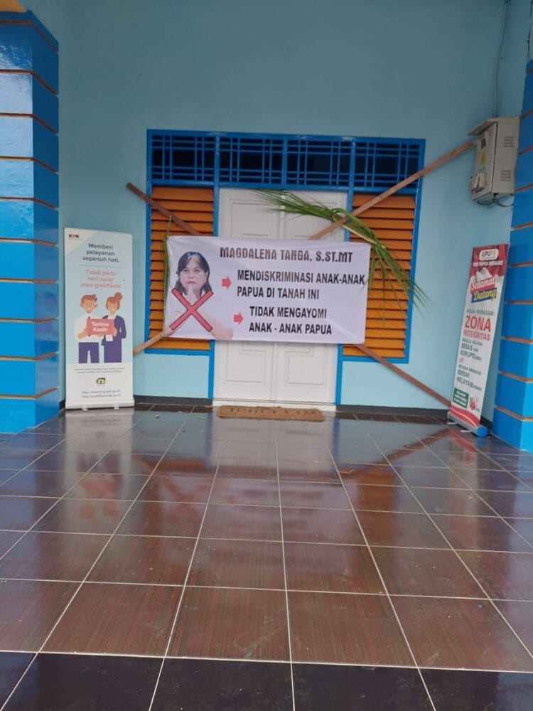 Protes pimpinan, staf hingga pejabat BWS Papua palang kantor di Merauke 9 Pemalangan Kantor BWS