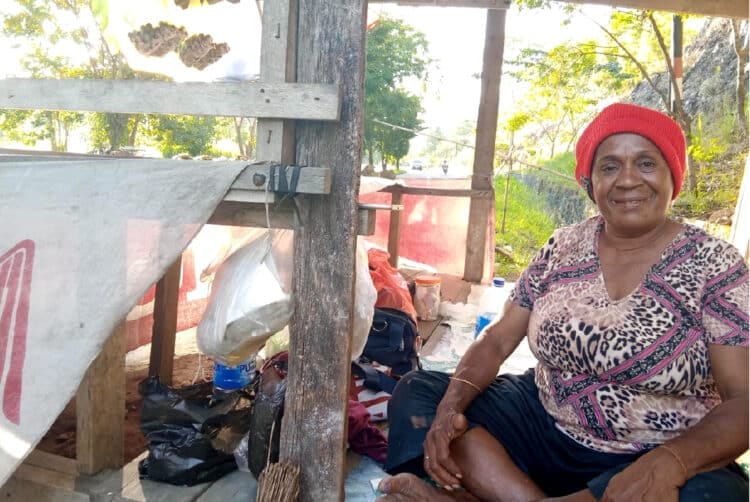 Penjual buah matoa berharap ada perhatian pemerintah daerah 1 buah matoa