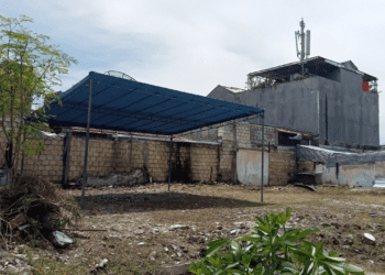 pemasangan tenda TPS di kecamatan Heram Kota Jayapura