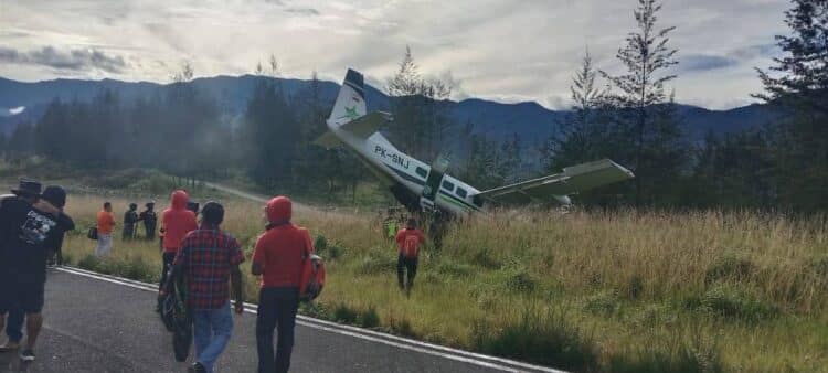 Pesawat SNJ Tergelincir di Bandara Aminggaru, Pilot dan Penumpang Selamat 1 Aminggaru