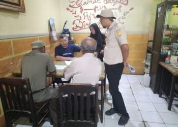 32 tempat usaha