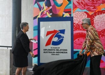 Duta Besar Australia untuk Indonesia, Penny Williams dan Direktur Jenderal Asia Pasifik dan Afrika Kementerian Luar Negeri Indonesia, Abdul Kadir Jailani, secara resmi meluncurkan kegiatan kampanye perayaan 75 tahun hubungan diplomatik Australia-Indonesia pada 28 Maret di Taman Ismail Marzuki.- Jubi/Kedubes Australia di Jakarta