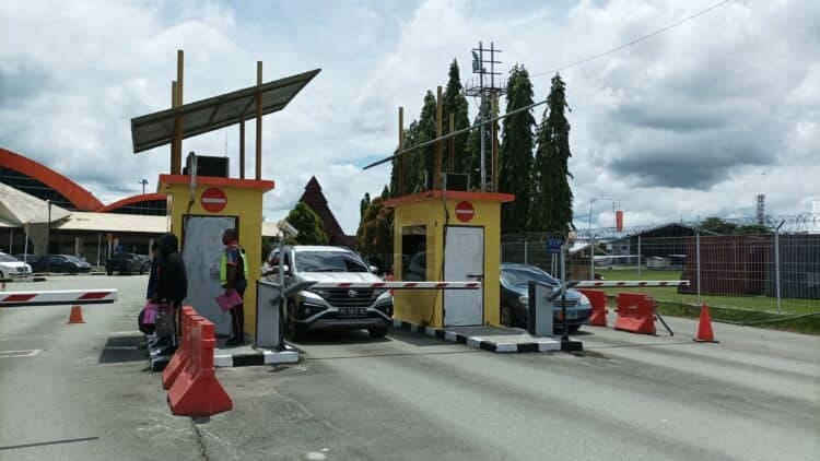 Mulai 15 Maret 2024, Bandara Sentani terapkan sistem non-tunai untuk bayar parkir 1 Tap in Tap Out Bandara Sentani