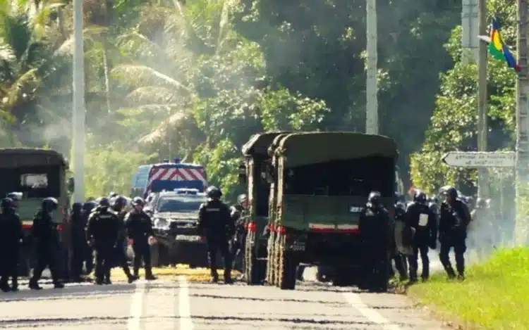 Aparat keamanan bersiap memasuki suku Saint Louis pada 9 April 2024- Jubi/rnz.com