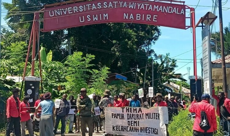 Polisi bentrok dengan demonstran di Nabire, sejumlah orang tertembak 1 Nabire