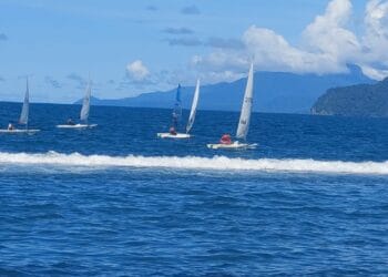 Atlet Layar Papua saat berlatih di Perairan Hamadi / Sudjarwo Husain