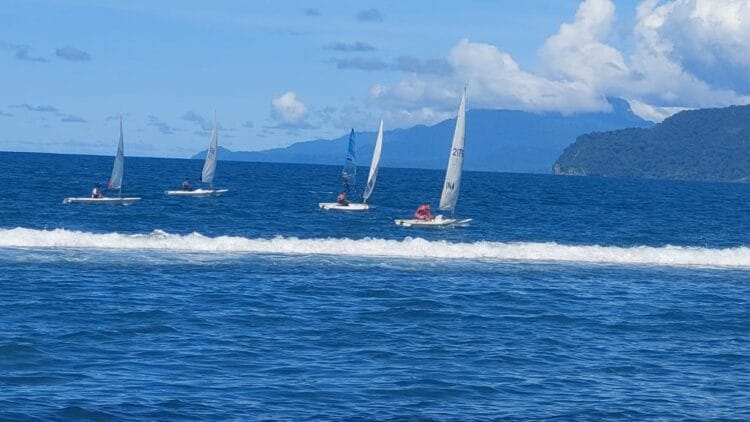 Tim Porlasi Papua tetap bentangkan layar, bersiap menuju PON XXI 1 Atlet Layar Papua saat berlatih di Perairan Hamadi / Sudjarwo Husain