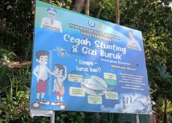 Baliho kampanye pencegahan stunting dan gizi buruk yang ada di Kota Jayapura, Provinsi Papua. - Jubi/Theo Kelen