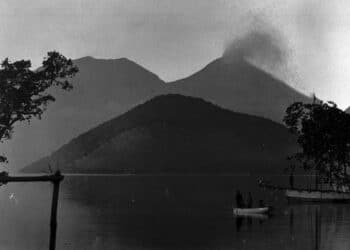 gunung lewotobi