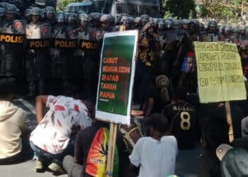 Mahasiswa Papua di Bali diadang polisi ketika melakukan aksinya pada Senin (10/6/2024). - Dok. IMMAPA