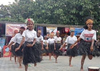  Suasana Festival Kurikulum Merdeka Belajar Gugus 10 Wilayah Waena yang dilaksanakan di SD YPK Yoka Baru,  memamerkan hasil karya anak-anak dari masing-masing sekolah di Kota Jayapura, Provinsi Papua pada Selasa (11/06/2024).- Jubi/ Aida Ulim