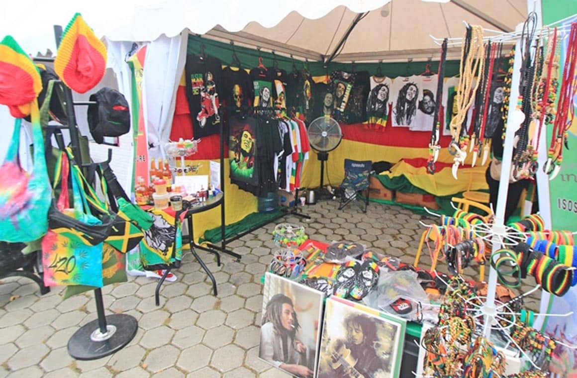 Kopi Tuli, rias wajah, dan aksesori Bob Marley, di antara keunikan Festival Danau Sentani 6 kopi