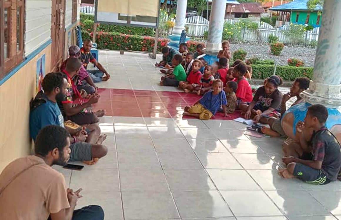 Ko’Membaca, dari teras gereja membangun rumah baca sendiri 4 Ko'Membaca