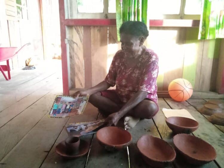 Perajin Gerabah dari kampung Abar berhasil sekolahkan anak hingga sarjana 1 kampung abar