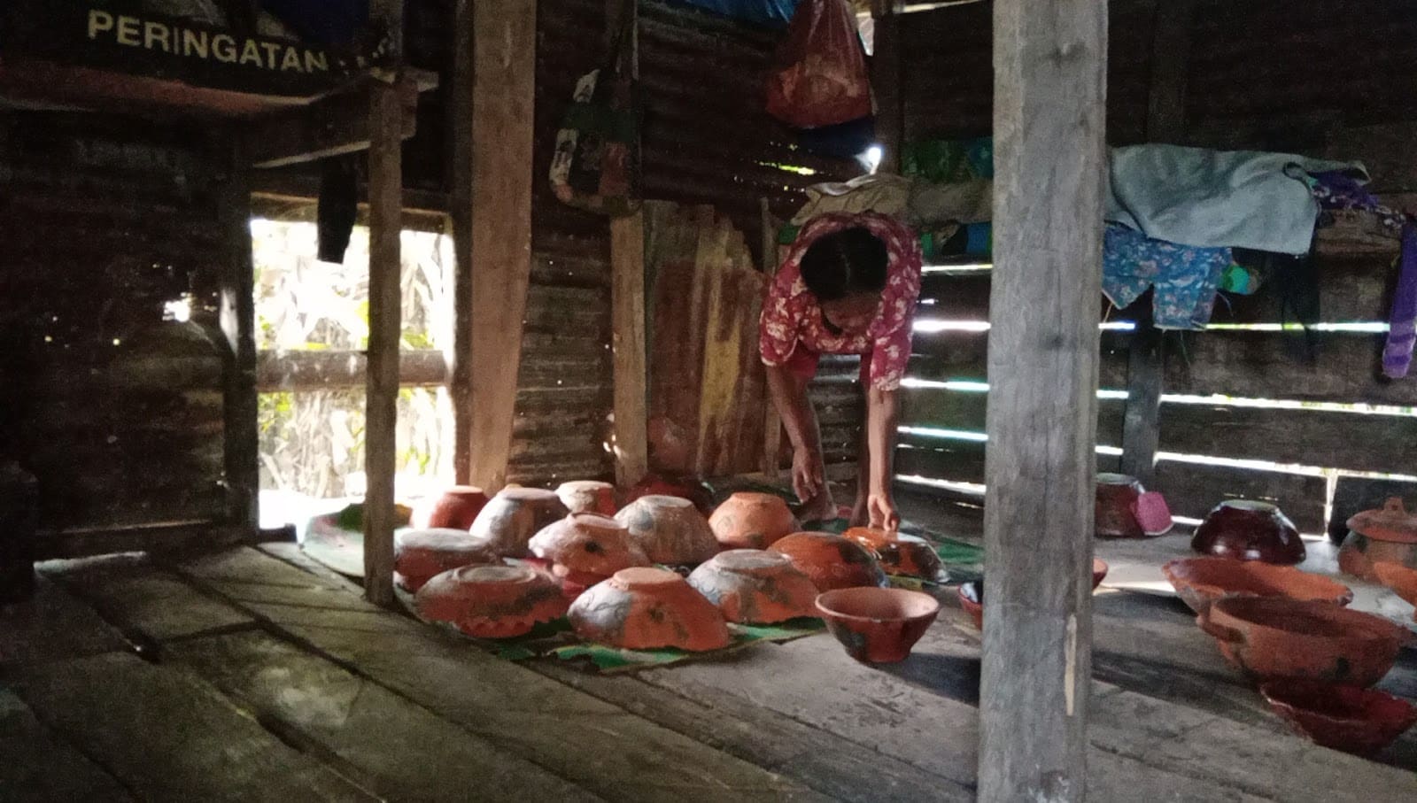 Perajin Gerabah dari kampung Abar berhasil sekolahkan anak hingga sarjana 3 penjual gerabah