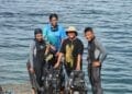 Berbulan-bulan berlatih, atlet selam Papua ingin cetak prestasi dalam PON XXI 5 Atlet dan pelatih Tim Selam PON Papua ketika hendak berlatih di Pantai Dok II, Kota Jayapura, Papua. - Dok. POSSI Papua