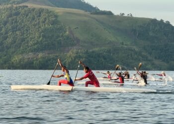 Atlet dayung Papua saat berlatih di Danau Sentani, Kabupaten Jayapura, Provinsi Papua. - Dok Tim Dayung PON Papua